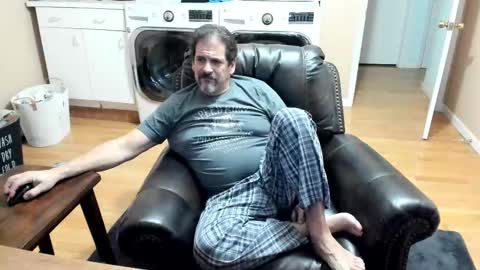 Snapshot of islandguy70 chatting on November 20, 10:31 pm Jim online show from November 20, 10:31 pm