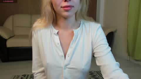 Snapshot of islanomi chatting on September 18, 6:10 pm Polly online show from September 18, 6:10 pm