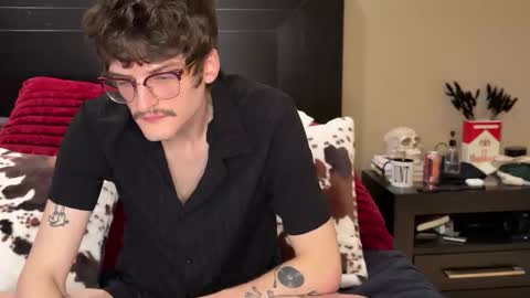 isocialmedia online show from March 4, 2:45 pm