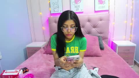 Snapshot of issaa_tyler chatting on October 23, 3:50 am Issa online show from October 23, 3:50 am