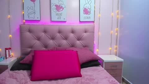 Snapshot of issaa_tyler chatting on November 6, 3:07 am Issa online show from November 6, 3:07 am