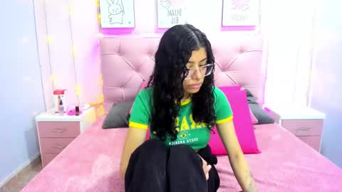 Snapshot of issaa_tyler chatting on November 21, 3:38 am Issa online show from November 21, 3:38 am