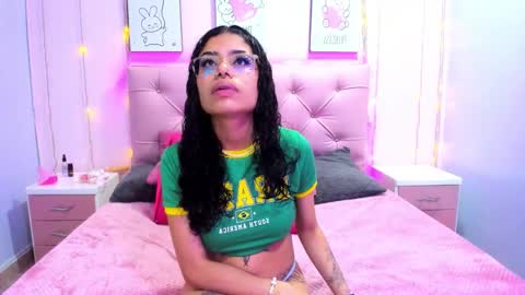 Snapshot of issaa_tyler chatting on November 26, 4:02 am Issa online show from November 26, 4:02 am