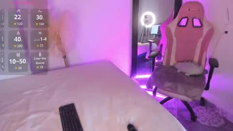 Snapshot of issabella_grey chatting on October 1, 6:47 pm Isa Goddes online show from October 1, 6:47 pm