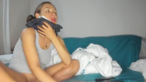 Issabelle online show from September 11, 5:40 am