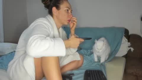 Issabelle online show from November 19, 6:24 am