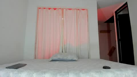 Snapshot of issalovexxx chatting on May 30, 7:27 am Isabella online show from May 30, 7:27 am