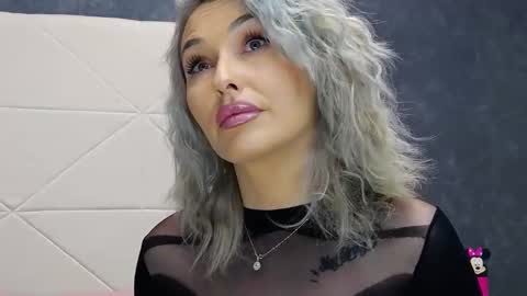 IssaSmyth online show from February 28, 12:28 pm