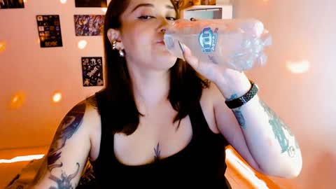 Yiz online show from December 4, 2:42 am