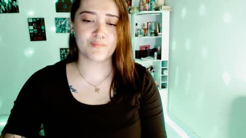 Yiz online show from December 8, 4:57 am