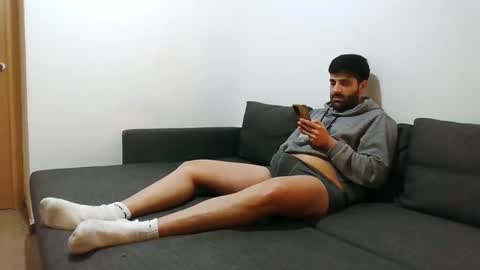 italianboybcn online show from December 29, 6:38 pm