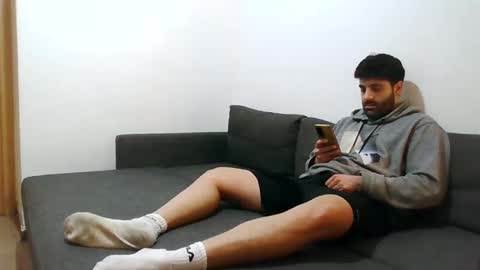 italianboybcn online show from December 30, 11:59 am