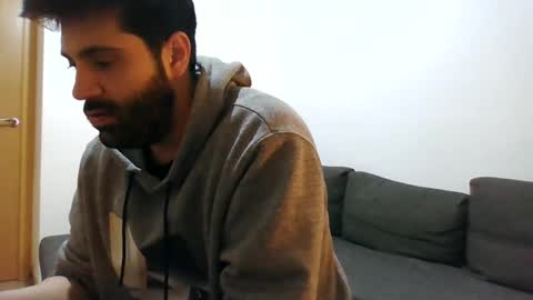 italianboybcn online show from December 31, 9:31 am