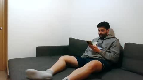 italianboybcn online show from December 31, 7:07 pm