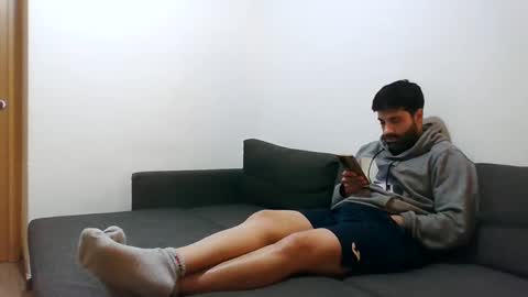 italianboybcn online show from January 1, 1:15 am