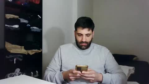 italianboybcn online show from January 14, 7:59 am