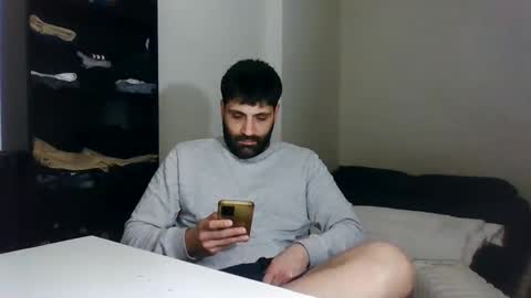 italianboybcn online show from January 19, 6:43 pm