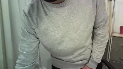 Snapshot of italianboybcn chatting on December 17, 6:25 pm italianboybcn online show from December 17, 6:25 pm