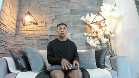 Snapshot of italomoore chatting on October 1, 11:49 am Italo Moore online show from October 1, 11:49 am