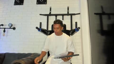 Snapshot of italomoore chatting on October 7, 11:29 am Italo Moore online show from October 7, 11:29 am