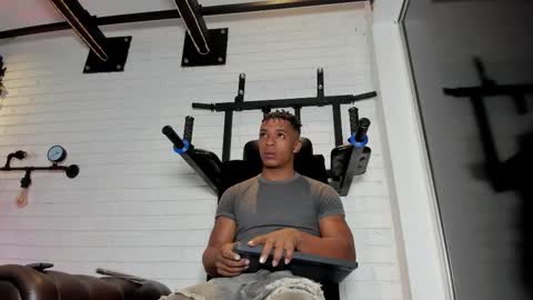 Snapshot of italomoore chatting on October 17, 11:35 am Italo Moore online show from October 17, 11:35 am