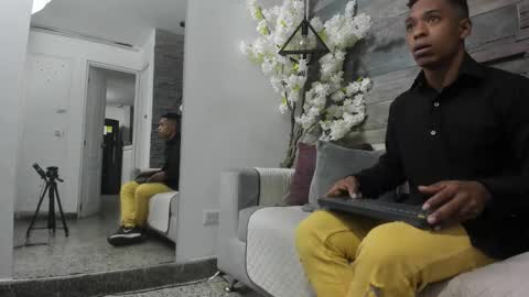 Snapshot of italomoore chatting on October 18, 11:11 am Italo Moore online show from October 18, 11:11 am