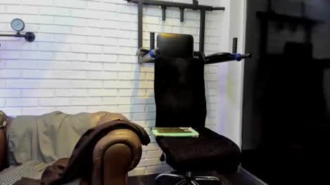 Snapshot of italomoore chatting on October 25, 11:51 am Italo Moore online show from October 25, 11:51 am