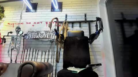 Snapshot of italomoore chatting on October 30, 11:11 am Italo Moore online show from October 30, 11:11 am