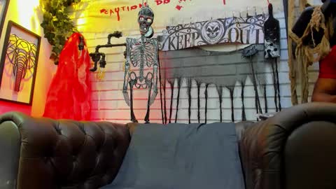 Snapshot of italomoore chatting on November 1, 11:12 am Italo Moore online show from November 1, 11:12 am