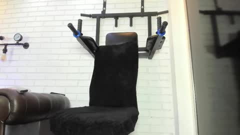 Snapshot of italomoore chatting on November 5, 11:43 am Italo Moore online show from November 5, 11:43 am