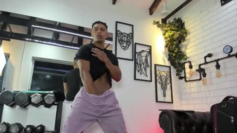 Snapshot of italomoore chatting on November 25, 11:32 am Italo Moore online show from November 25, 11:32 am