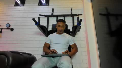 Snapshot of italomoore chatting on November 27, 11:23 am Italo Moore online show from November 27, 11:23 am