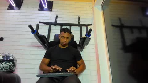 Snapshot of italomoore chatting on November 29, 11:13 am Italo Moore online show from November 29, 11:13 am