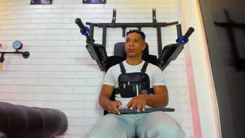 Snapshot of italomoore chatting on December 1, 11:15 am Italo Moore online show from December 1, 11:15 am