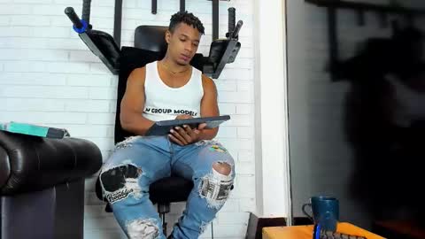 Italo Moore online show from January 18, 11:25 am