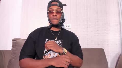 Snapshot of itanxfor chatting on December 4, 1:20 pm itanxfor online show from December 4, 1:20 pm