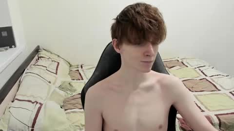 Snapshot of ithan_red chatting on December 15, 6:04 pm Ethan online show from December 15, 6:04 pm