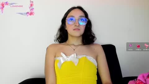 Snapshot of its__angelica_ chatting on February 9, 10:21 pm Angelica online show from February 9, 10:21 pm