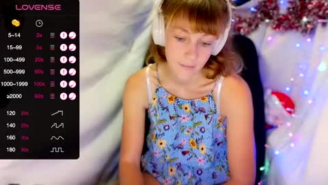 Snapshot of its_lily chatting on December 26, 3:59 am Lily online show from December 26, 3:59 am