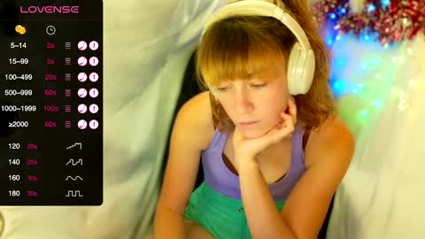 Snapshot of its_lily chatting on December 29, 3:44 am Lily online show from December 29, 3:44 am
