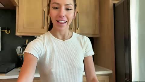 itscaylawatsun online show from February 25, 11:00 pm