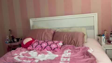 itsdaisypink online show from March 21, 9:29 pm