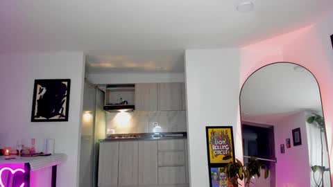 Snapshot of itslau_ chatting on December 12, 2:48 am lau online show from December 12, 2:48 am