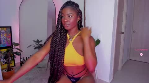 Snapshot of itslau_ chatting on February 18, 6:48 am lau online show from February 18, 6:48 am