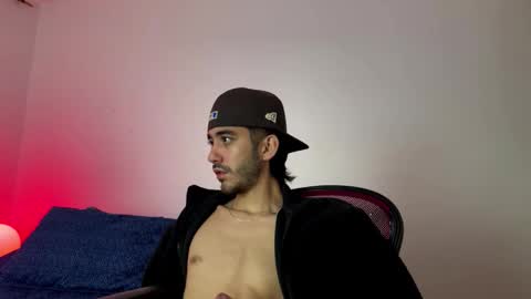 Snapshot of itsmartin_ chatting on February 17, 2:30 am itsmartin_ online show from February 17, 2:30 am