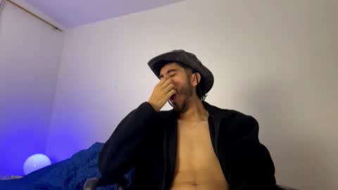 Snapshot of itsmartin_ chatting on March 3, 1:39 pm itsmartin_ online show from March 3, 1:39 pm