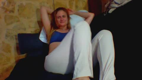 itsmekrissy online show from April 2, 2:53 am