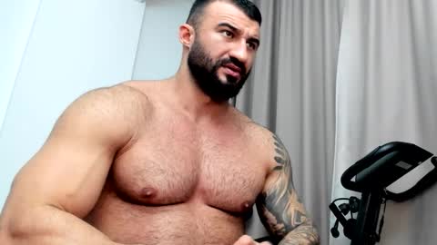 iustinmucle95 online show from December 20, 3:47 am