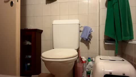 Snapshot of iuuuf2 chatting on December 8, 1:36 pm Iuuuf2 or Samel online show from December 8, 1:36 pm