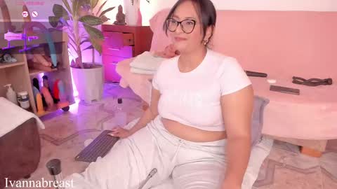 Snapshot of ivannabreastoficial chatting on February 28, 11:34 pm Ivannabreast online show from February 28, 11:34 pm